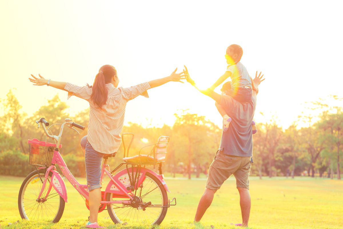 Una famiglia in bici