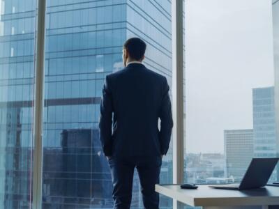 CEO al lavoro in ufficio