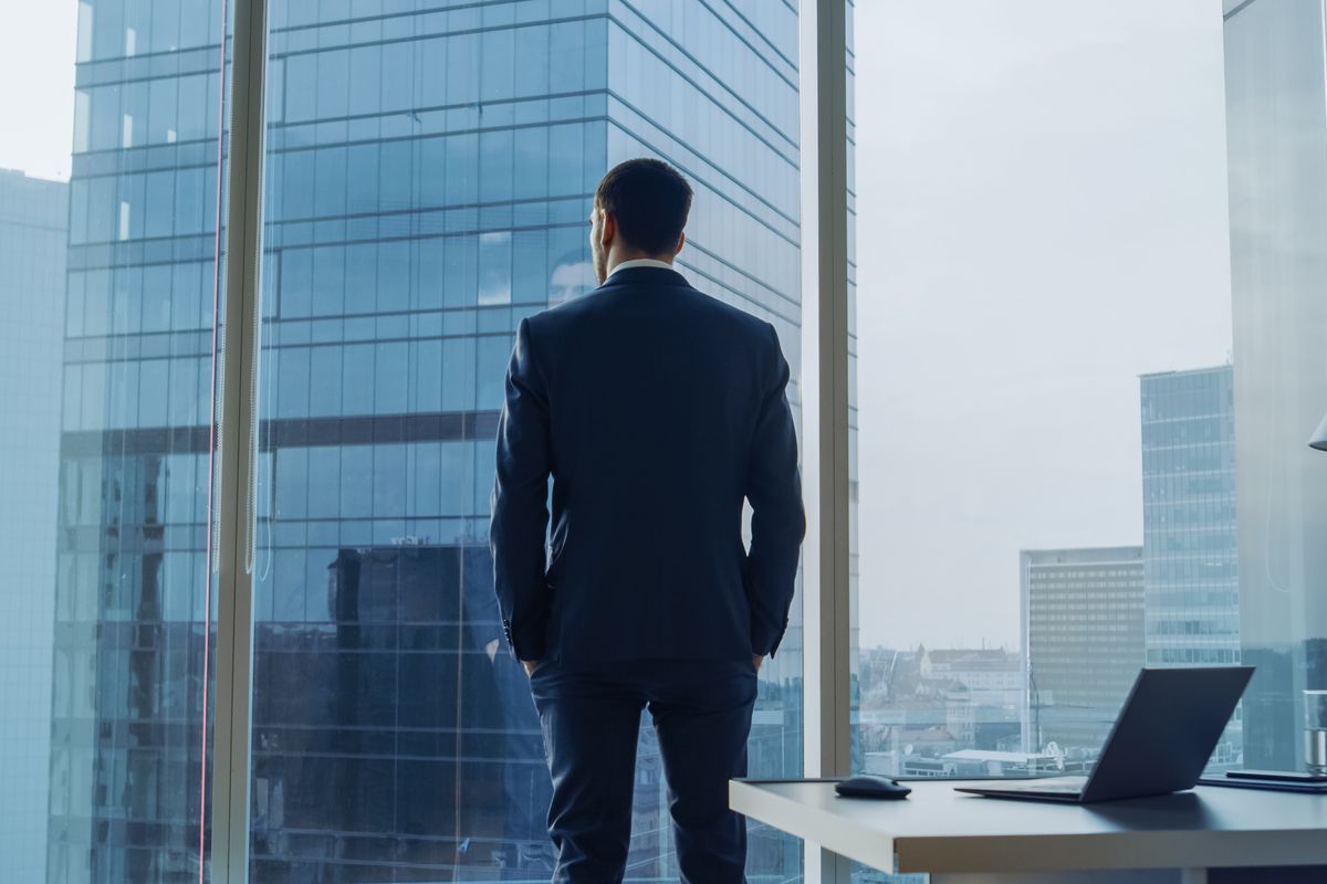 CEO al lavoro in ufficio