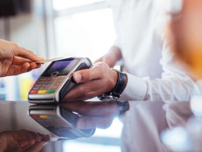Un pagamento con carta per il cashback