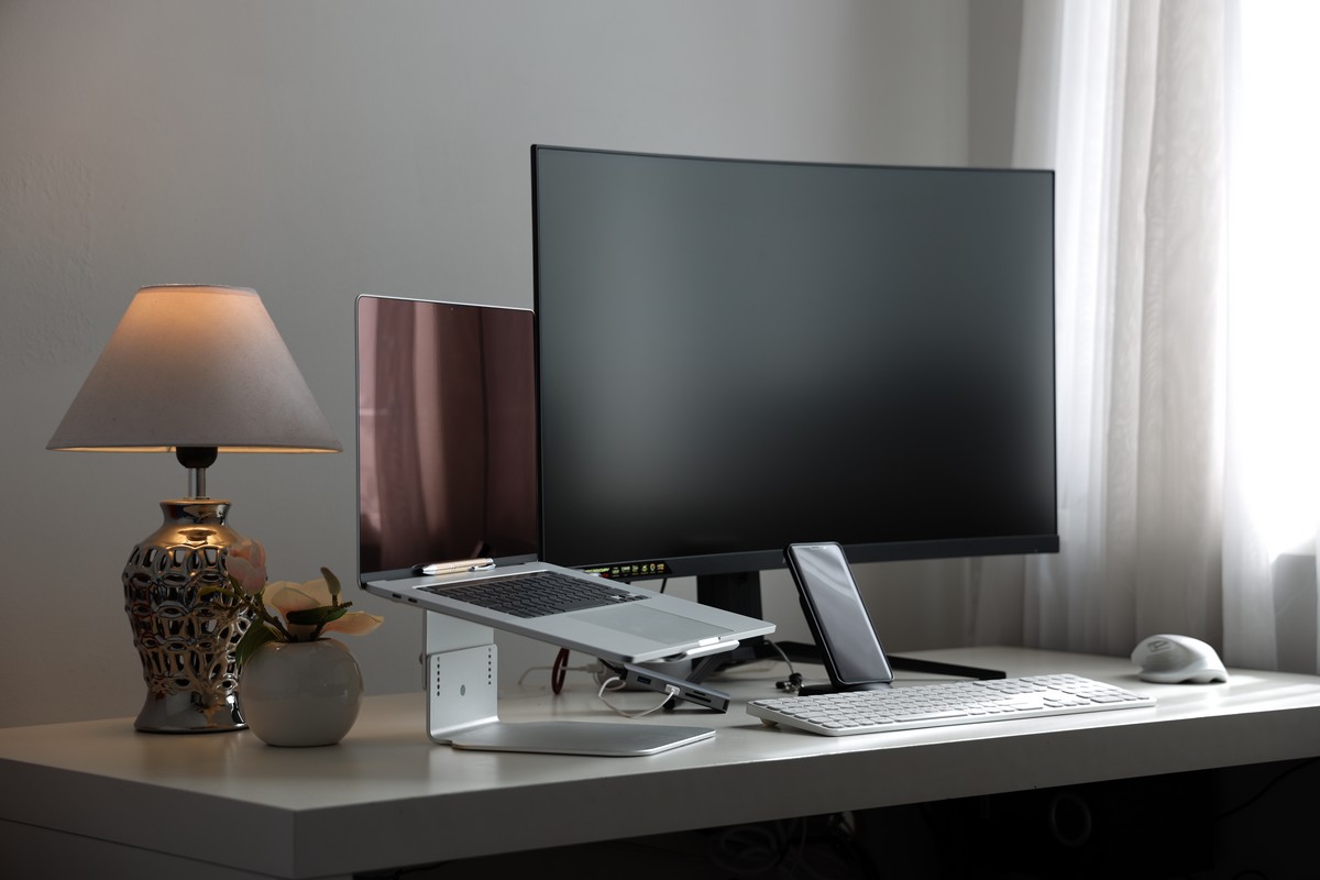 pc scrivania ufficio
