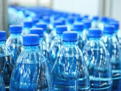 bottiglie acqua tappi plastica