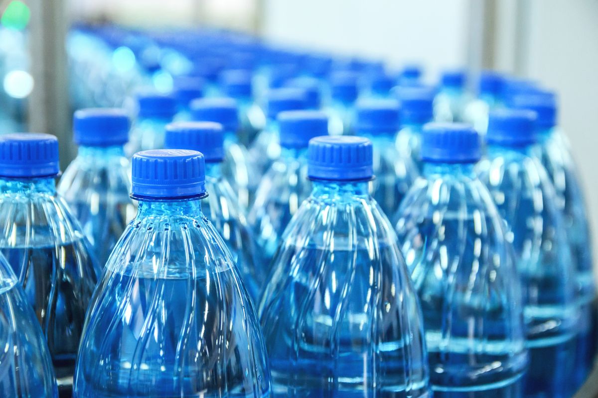 bottiglie acqua tappi plastica