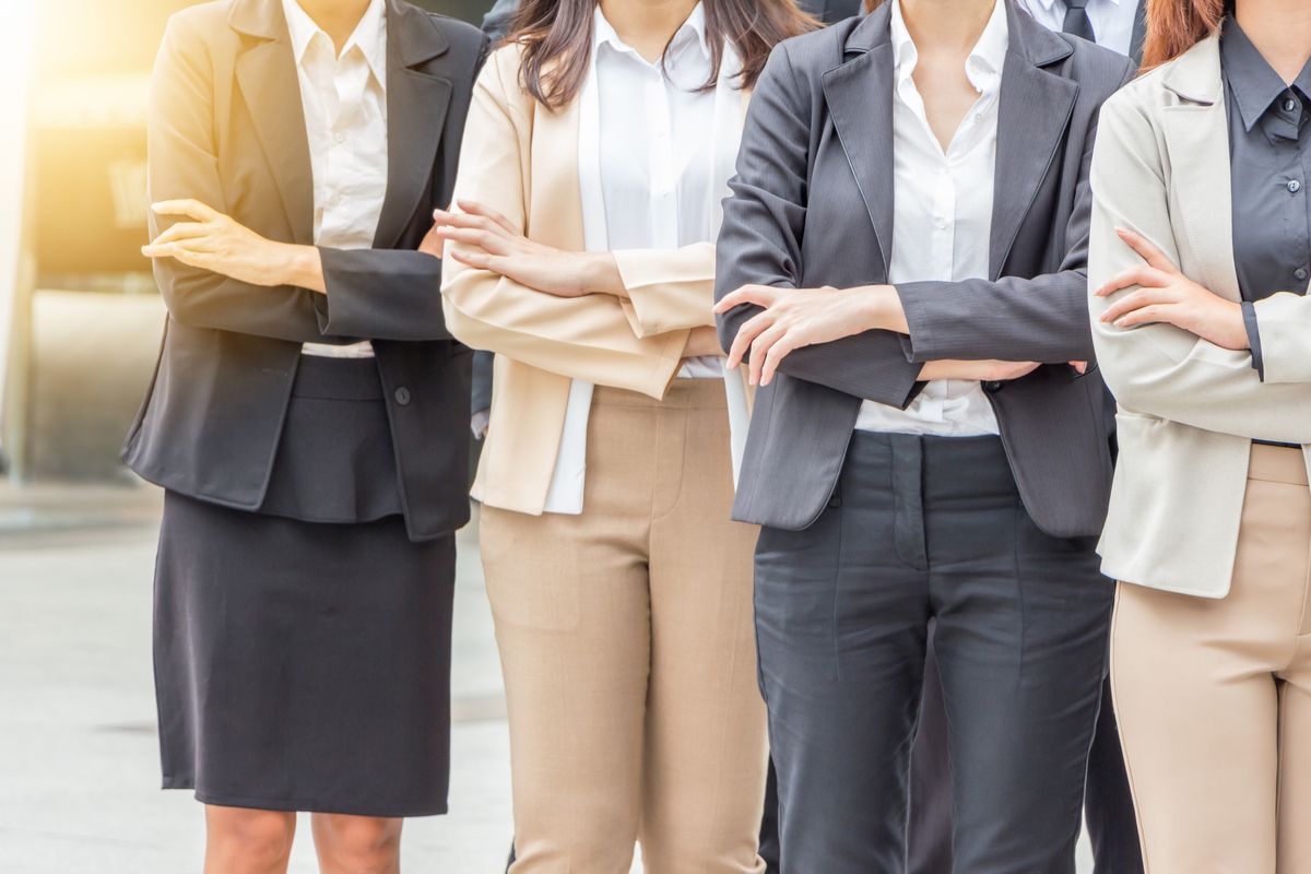 Donne in carriera con tailleur