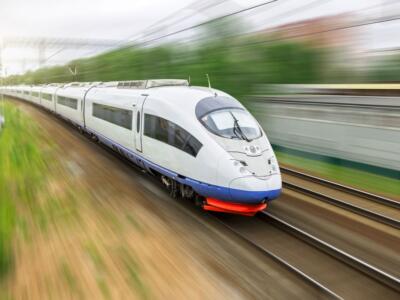 Treno ad alta velocità in transito