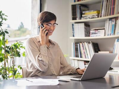 Una donna in smart working