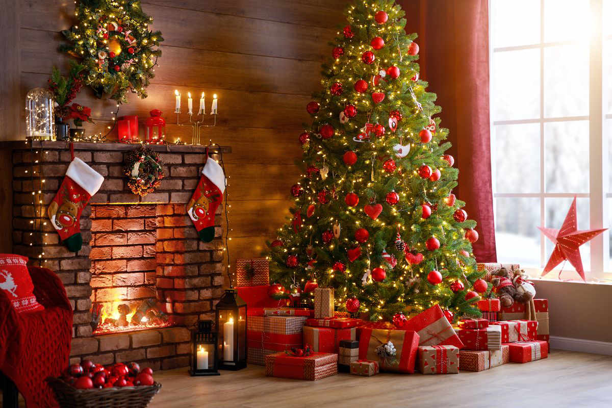 Un albero di Natale pieno di regali