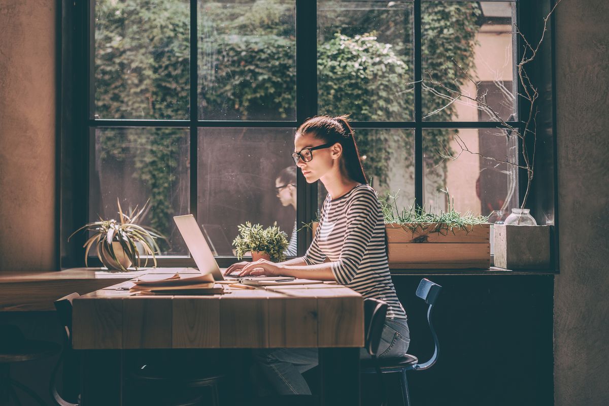 Una ragazza in smart working