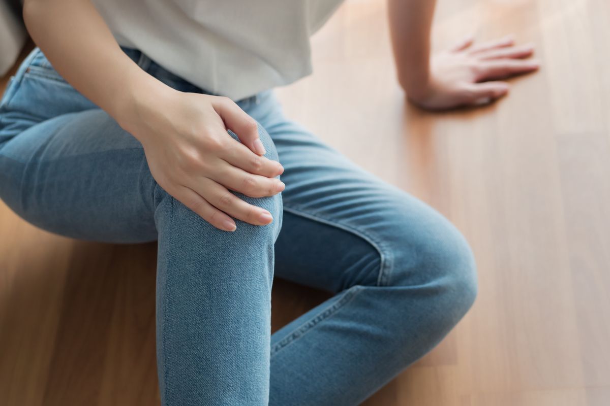 Una casalinga subisce un infortunio domestico a un ginocchio