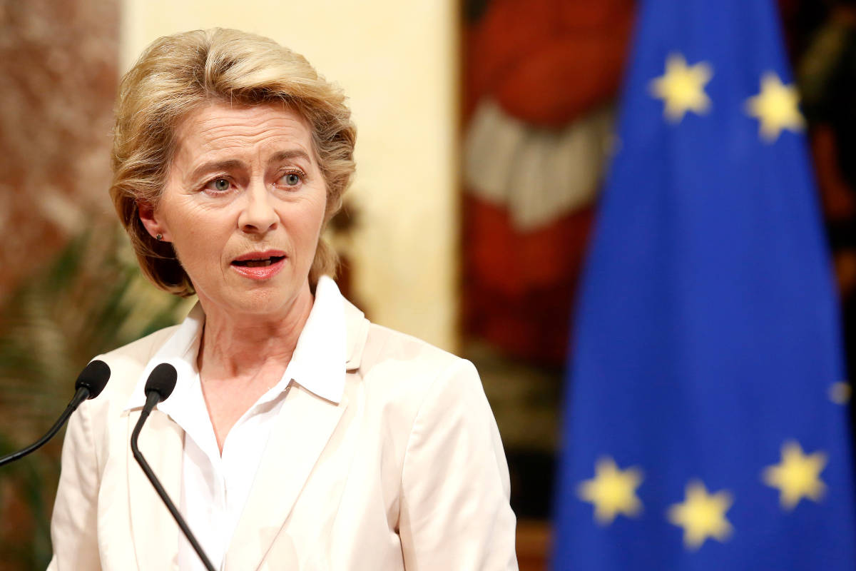 Un primo piano di Ursula von der Leyen