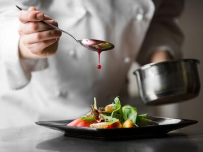 Chef che impiatta