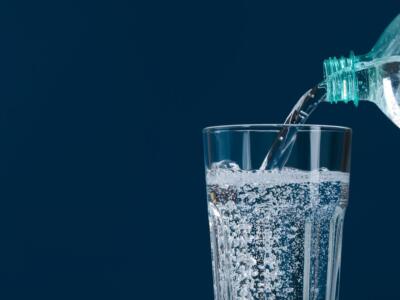 Bicchiere acqua gasata