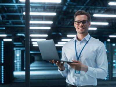 uomo affari business lavoro portatile pc notte