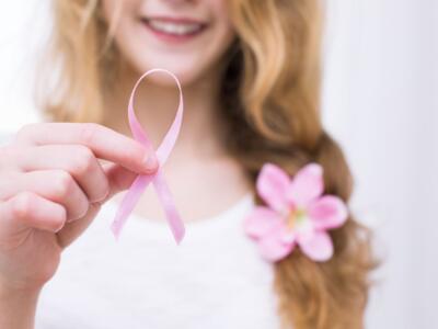 fiocco rosa cancro donna