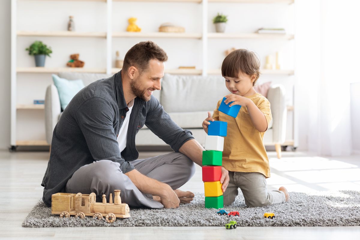Padre e figlio che giocano