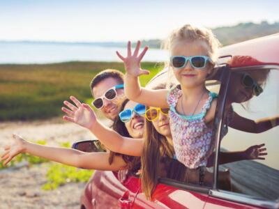 famiglia vacanza auto
