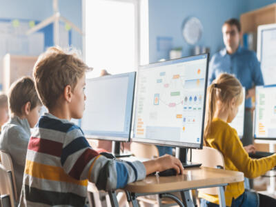 Una lezione di informatica a scuola