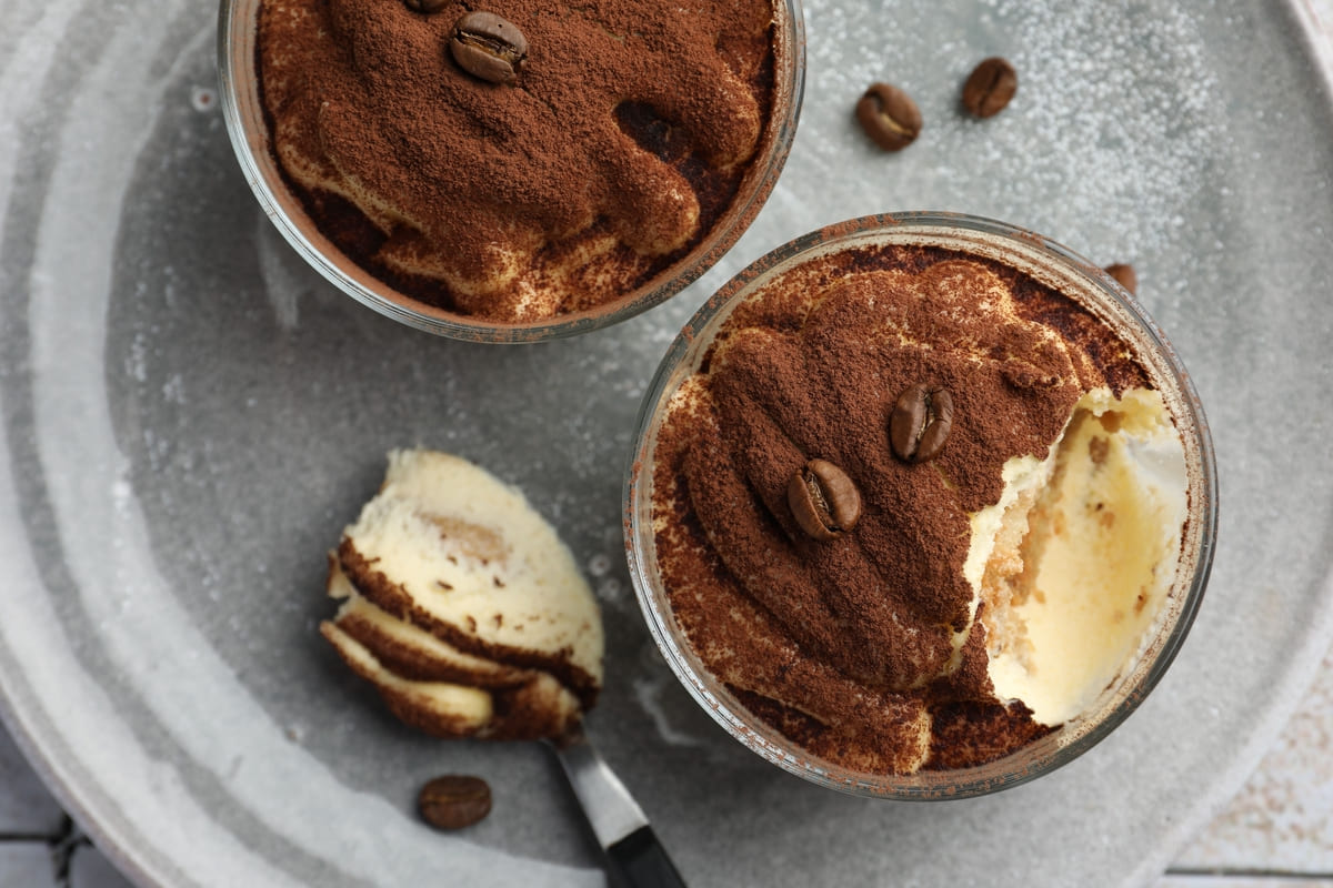 Una monoporzione di tiramisù