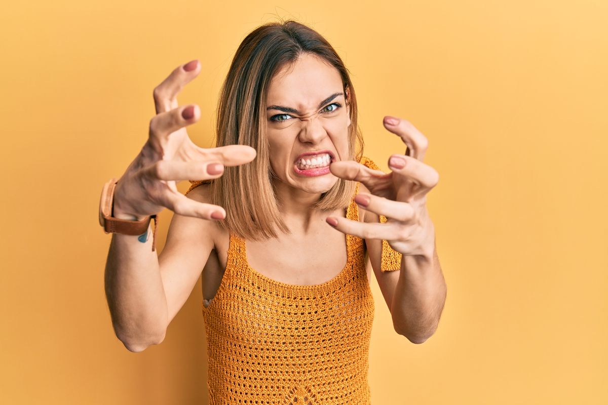 Ragazza arrabbiata