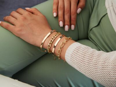 Bracciali d'oro da donna con incisione