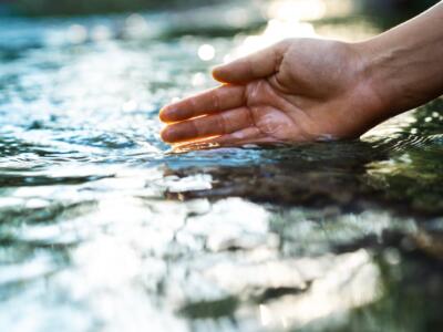 Estrarre acqua dall’aria per contrastare la siccità